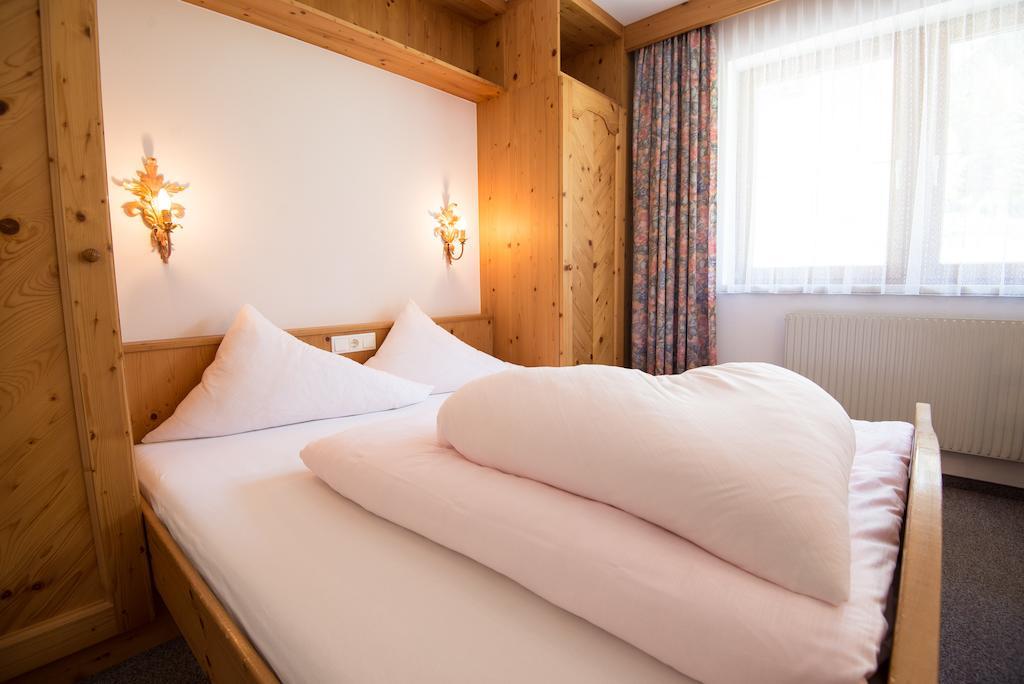 Pension Roasthof Neustift im Stubaital Exteriör bild