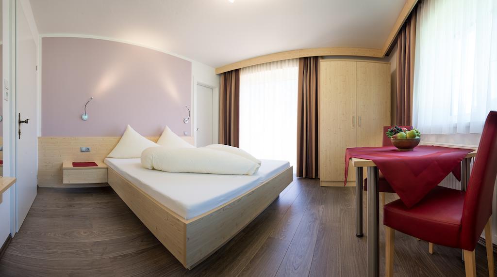 Pension Roasthof Neustift im Stubaital Exteriör bild